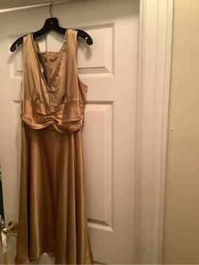 Gold Sleeveless Satin Evening Dress with V-Neck